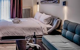 Diamond Suites 32